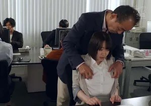 Em thực tập sinh gen z ngây thơ gặp phải lão quản lý dê cụ Em thực tập sinh gen z ngây thơ gặp phải lão quản lý dê cụ